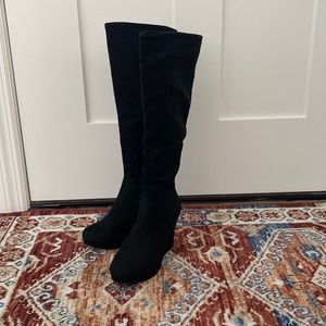 bnib chinese laundry black faux suede wedge boots